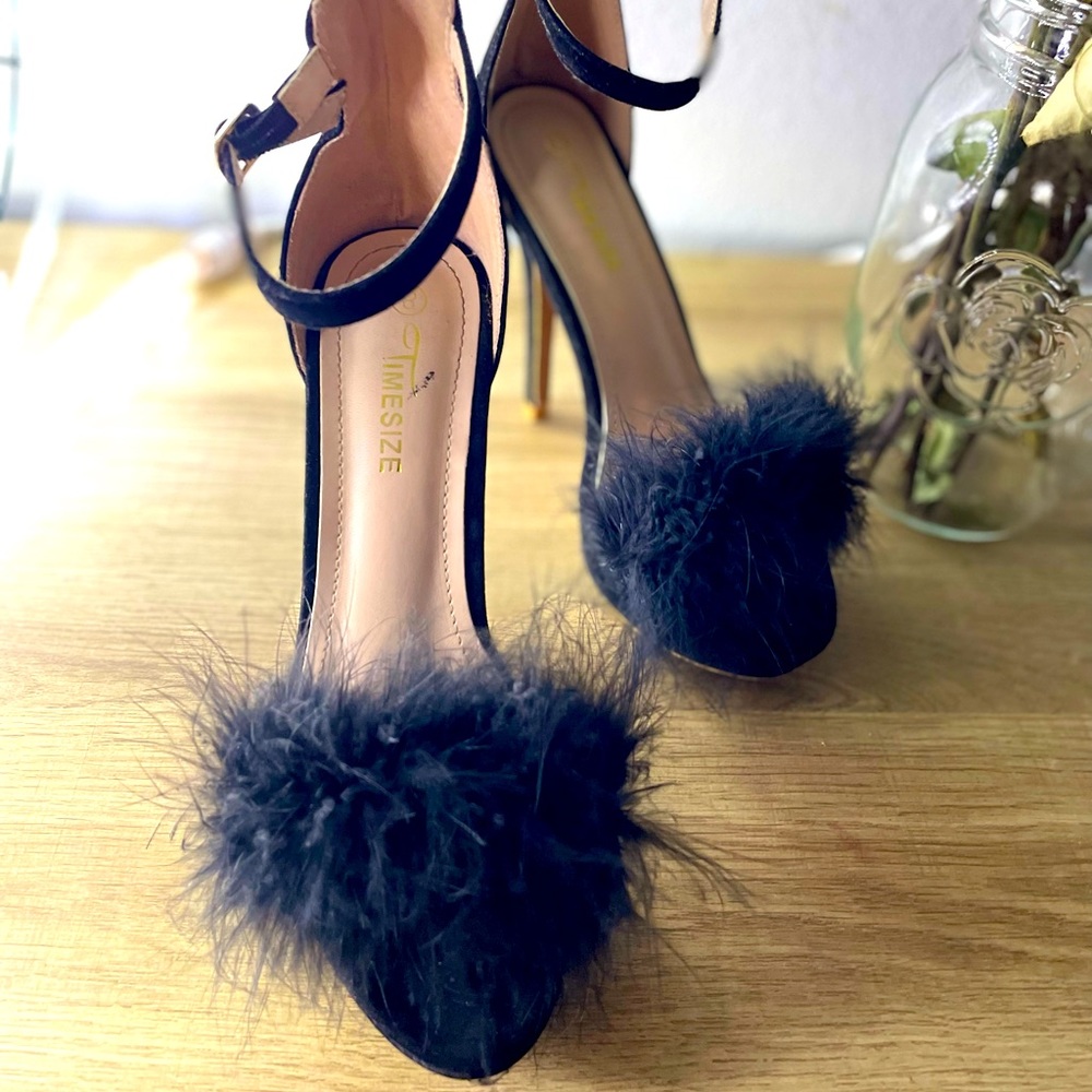 Black Stiletto High Heel Sandals With Fluff Fur